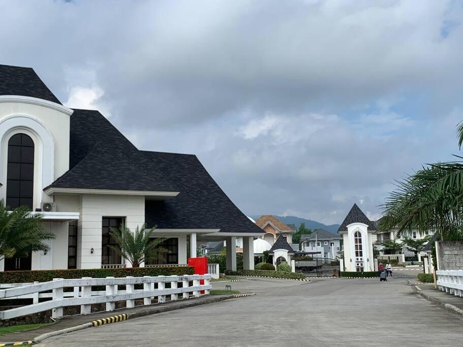 Cozy Home At A Private Subdivision Abucay 外观 照片